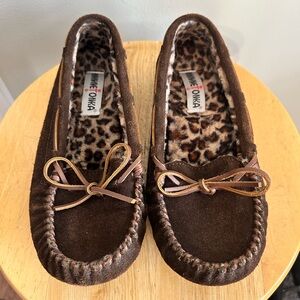 Women’s Brown/Leopard Minnetonka Slippers - Size 8